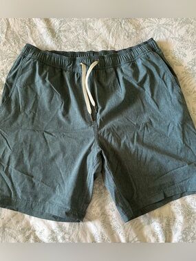 Fair Harbor Men’s shorts with liner Size XL
